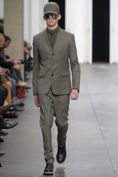 Look 32